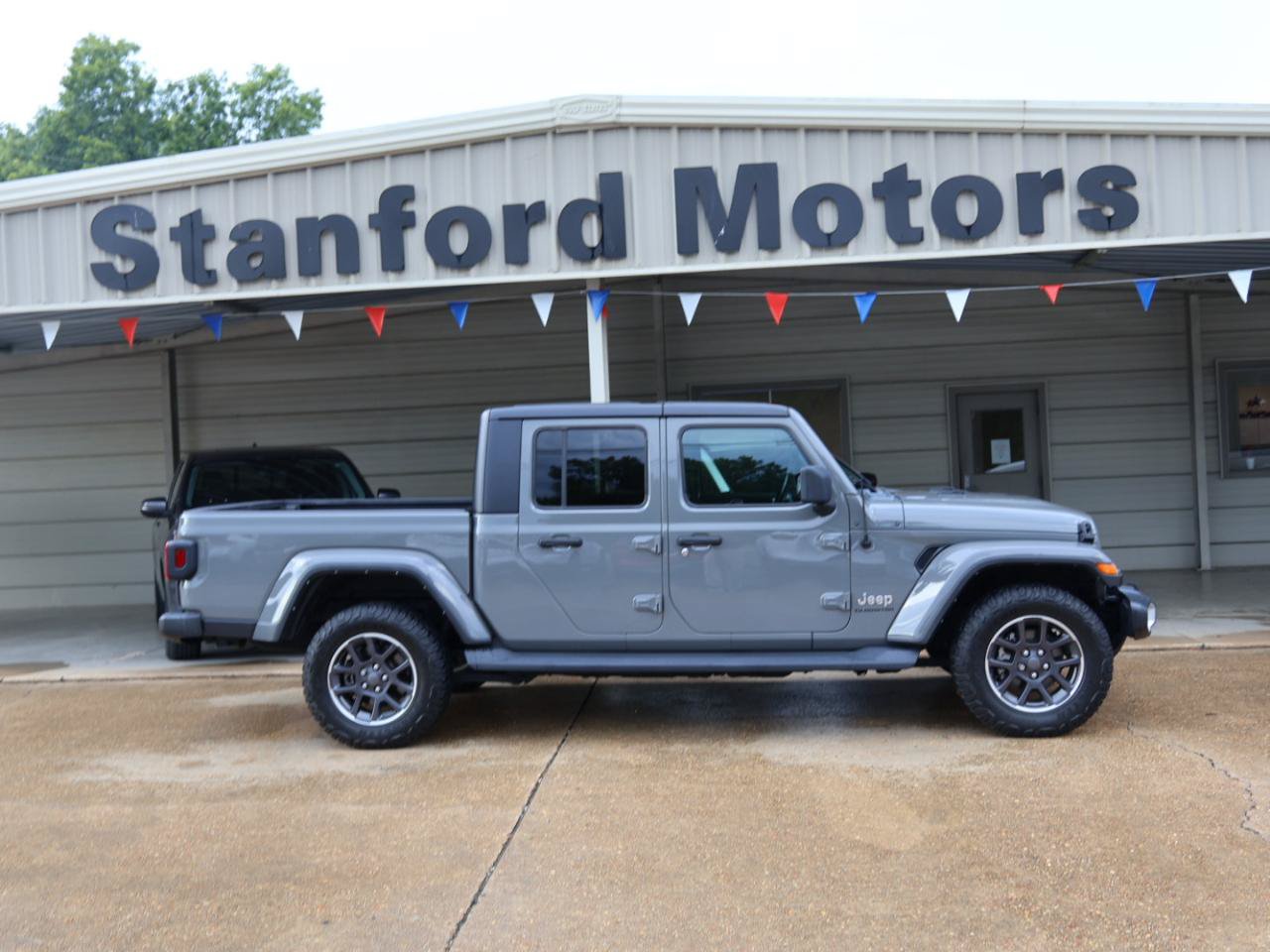 Used 2021 Jeep Gladiator Overland w/ Popular Equipment Package AWD/4WD image 1