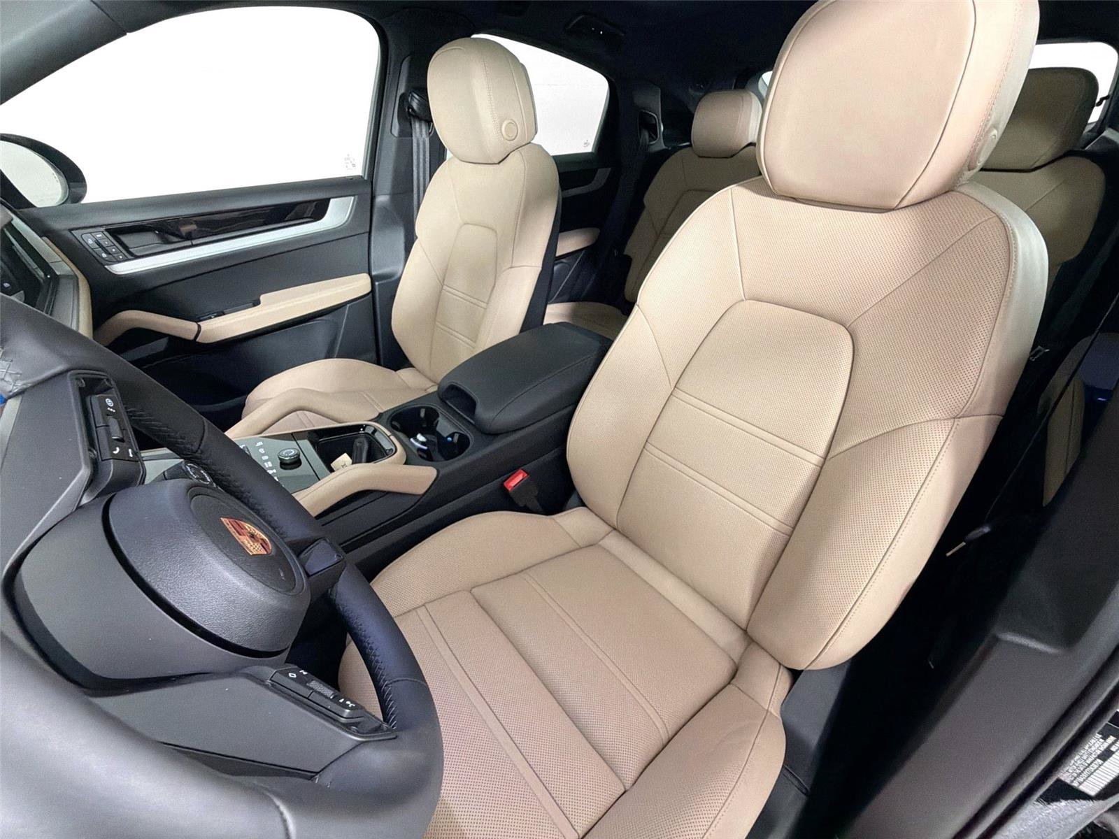 Certified 2026 Porsche Cayenne Coupe AWD/4WD image 5