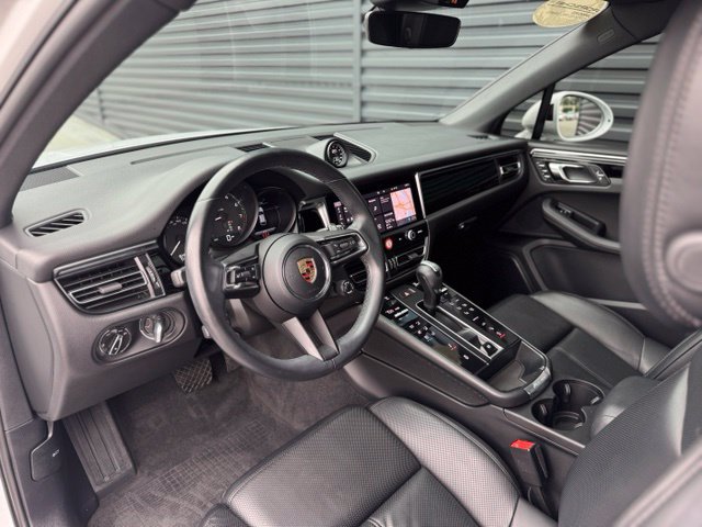 Certified 2023 Porsche Macan AWD/4WD image 4