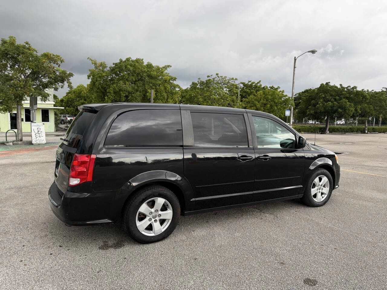 Used 2013 Dodge Grand Caravan SE image 11