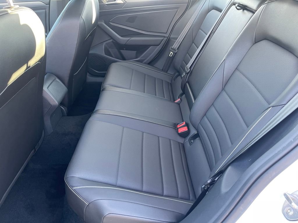 Used 2022 Volkswagen Jetta SE image 11