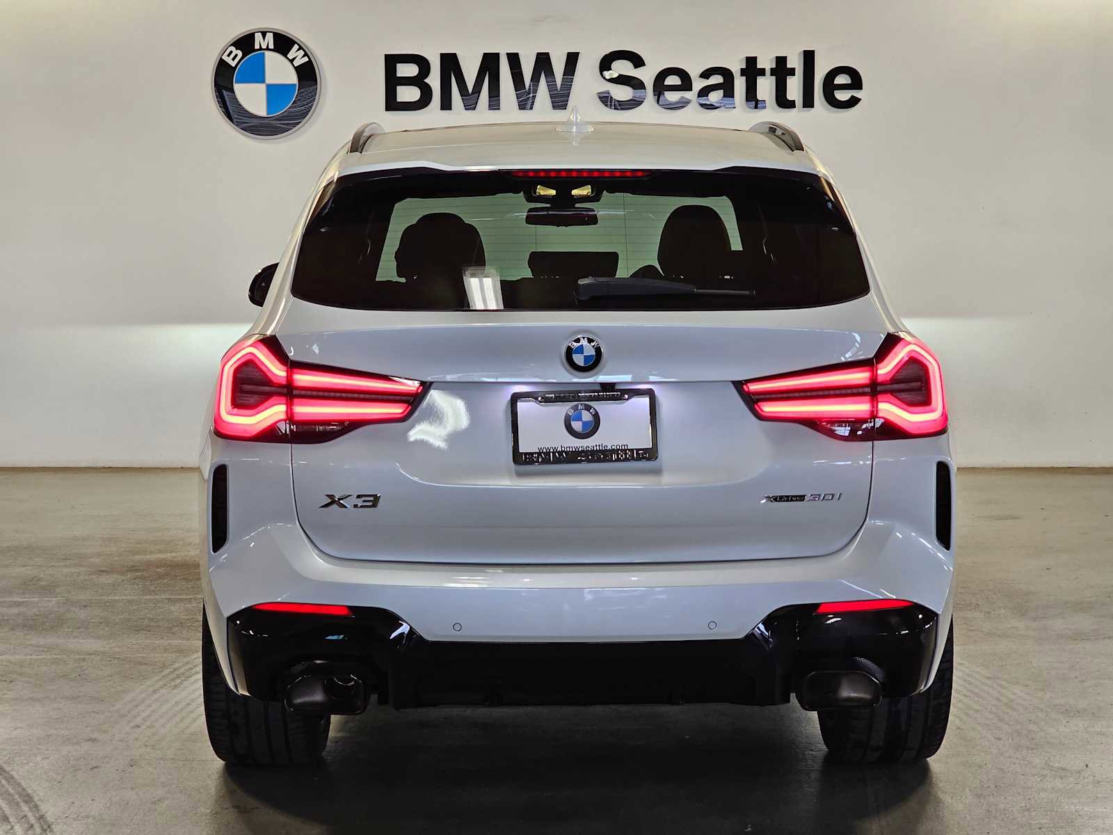 Used 2023 BMW X3 xDrive30i w/ M Sport Package AWD/4WD image 5