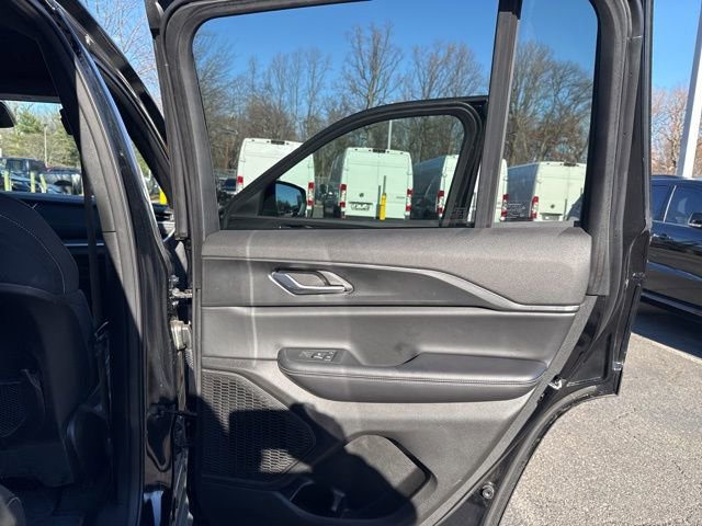 Used 2025 Jeep Grand Cherokee Laredo w/ Luxury Tech Group I image 32