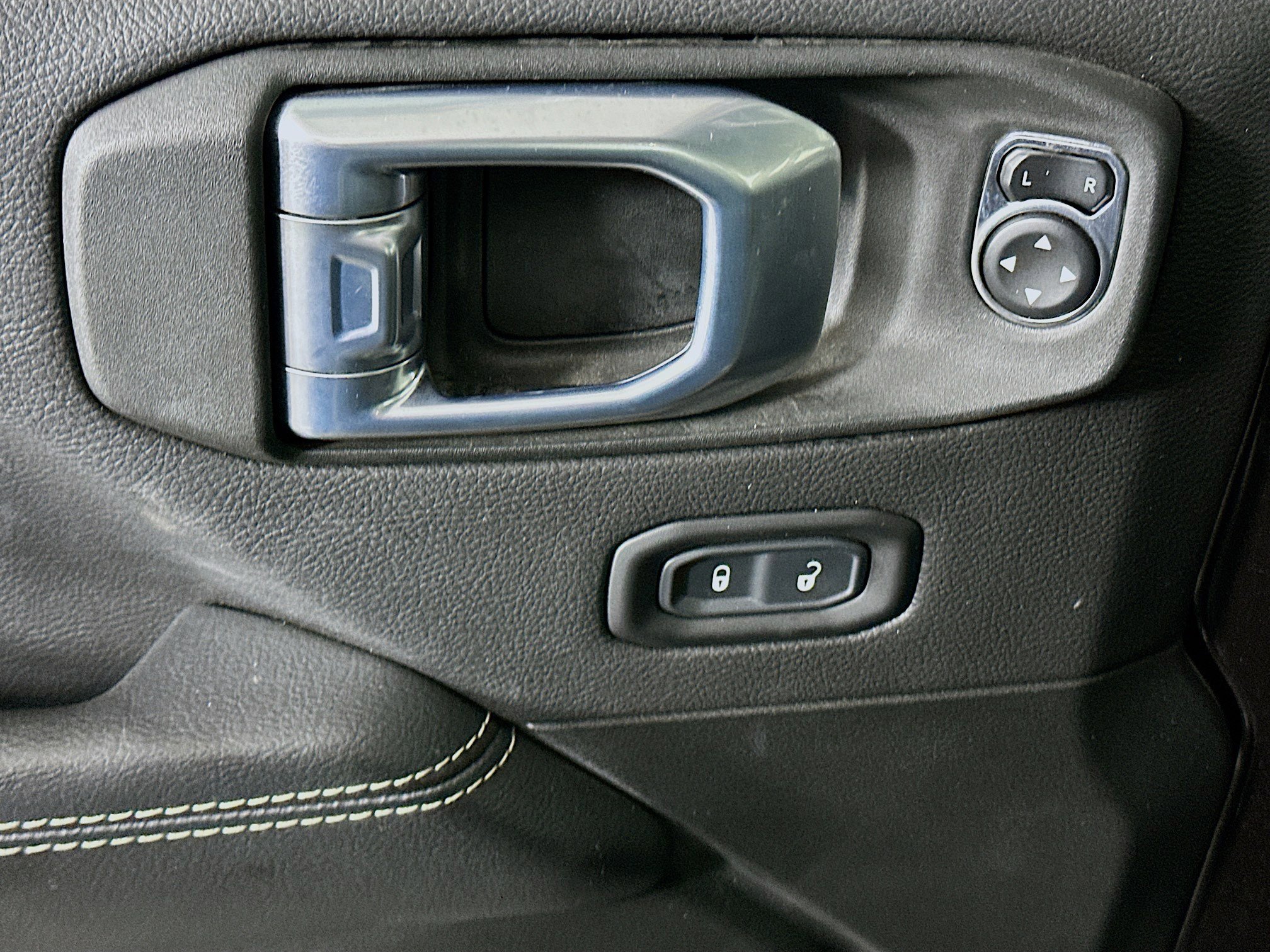 Used 2022 Jeep Wrangler Sahara w/ Cold Weather Group image 15