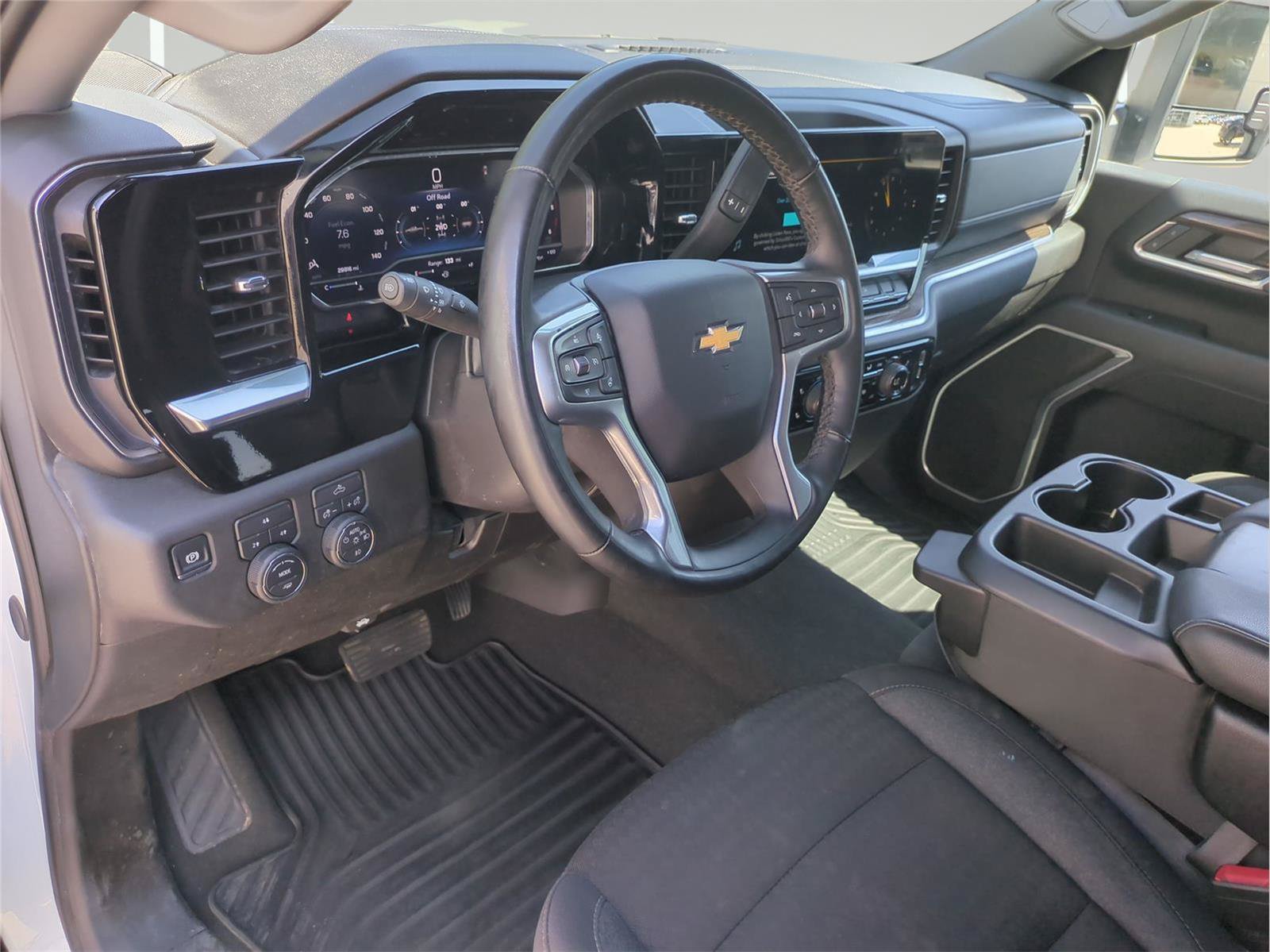 Used 2025 Chevrolet Silverado 2500 LT w/ Convenience Package AWD/4WD image 16