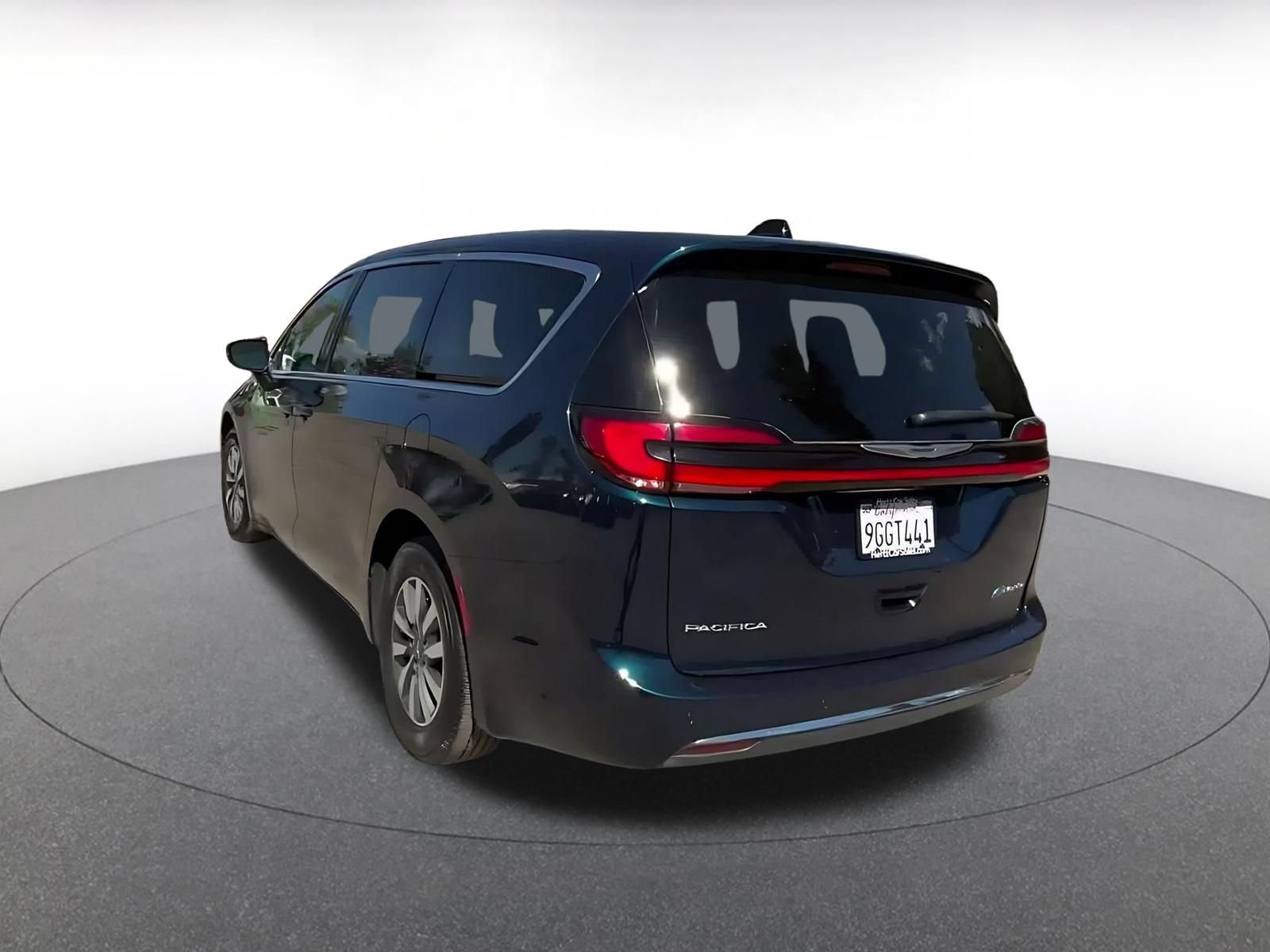 Used 2023 Chrysler Pacifica Touring-L FWD image 10