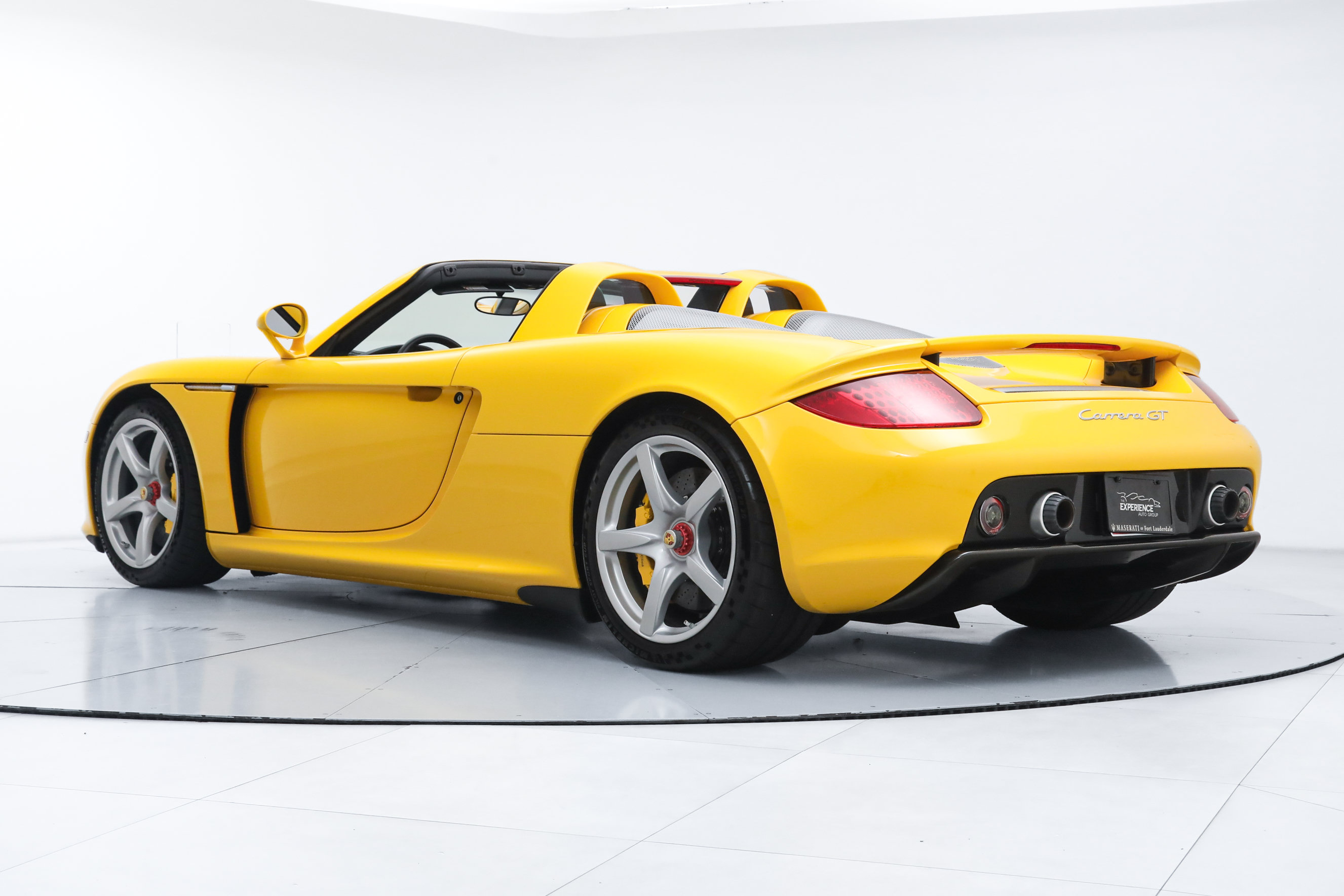 Used 2005 Porsche Carrera GT RWD image 4