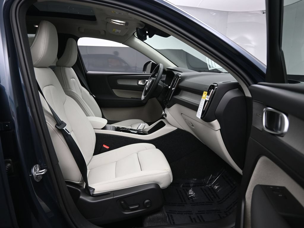New 2026 Volvo XC40 B5 Ultra w/ Climate Package AWD/4WD image 24