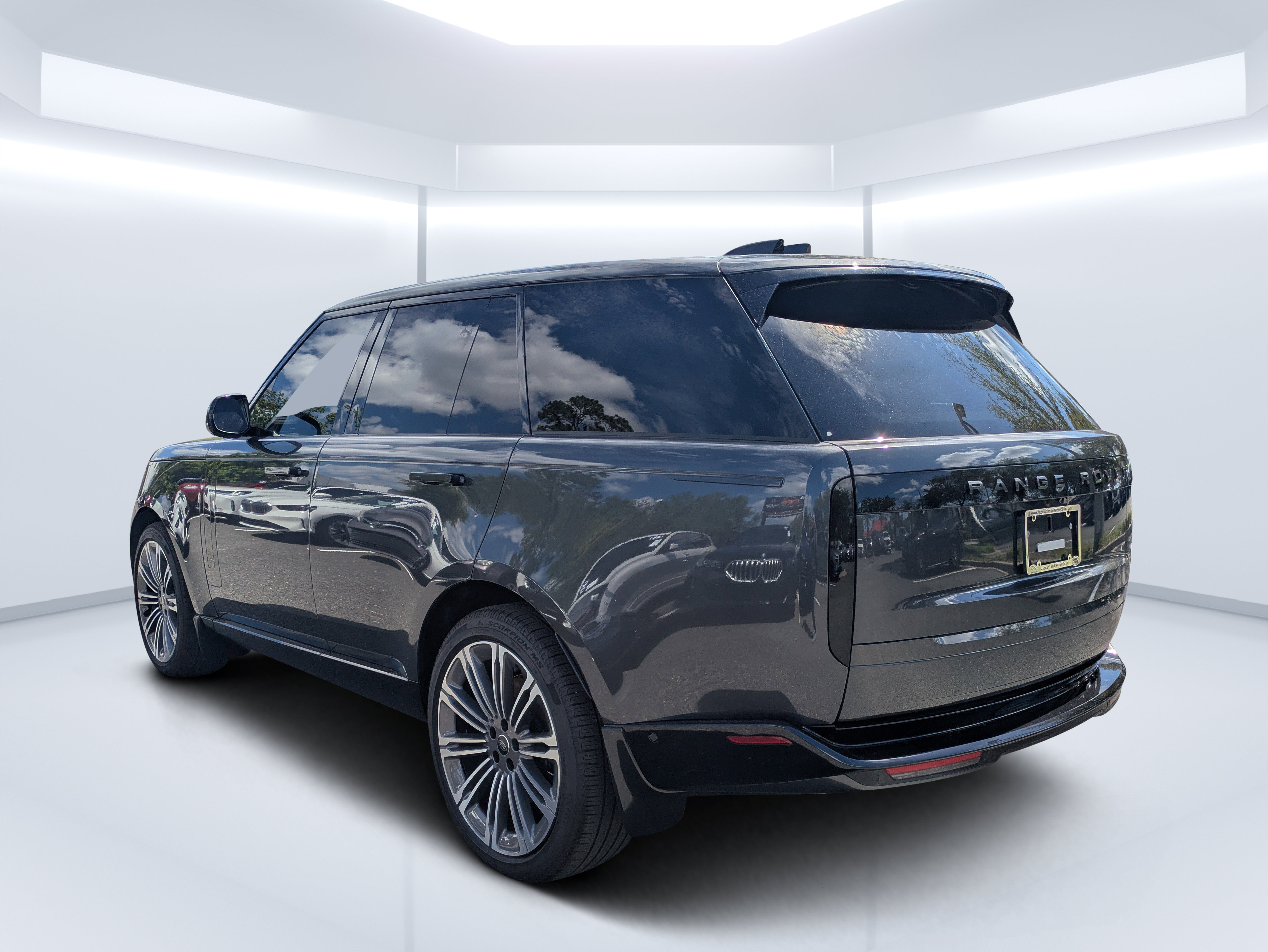 Used 2025 Land Rover Range Rover SE AWD/4WD image 5