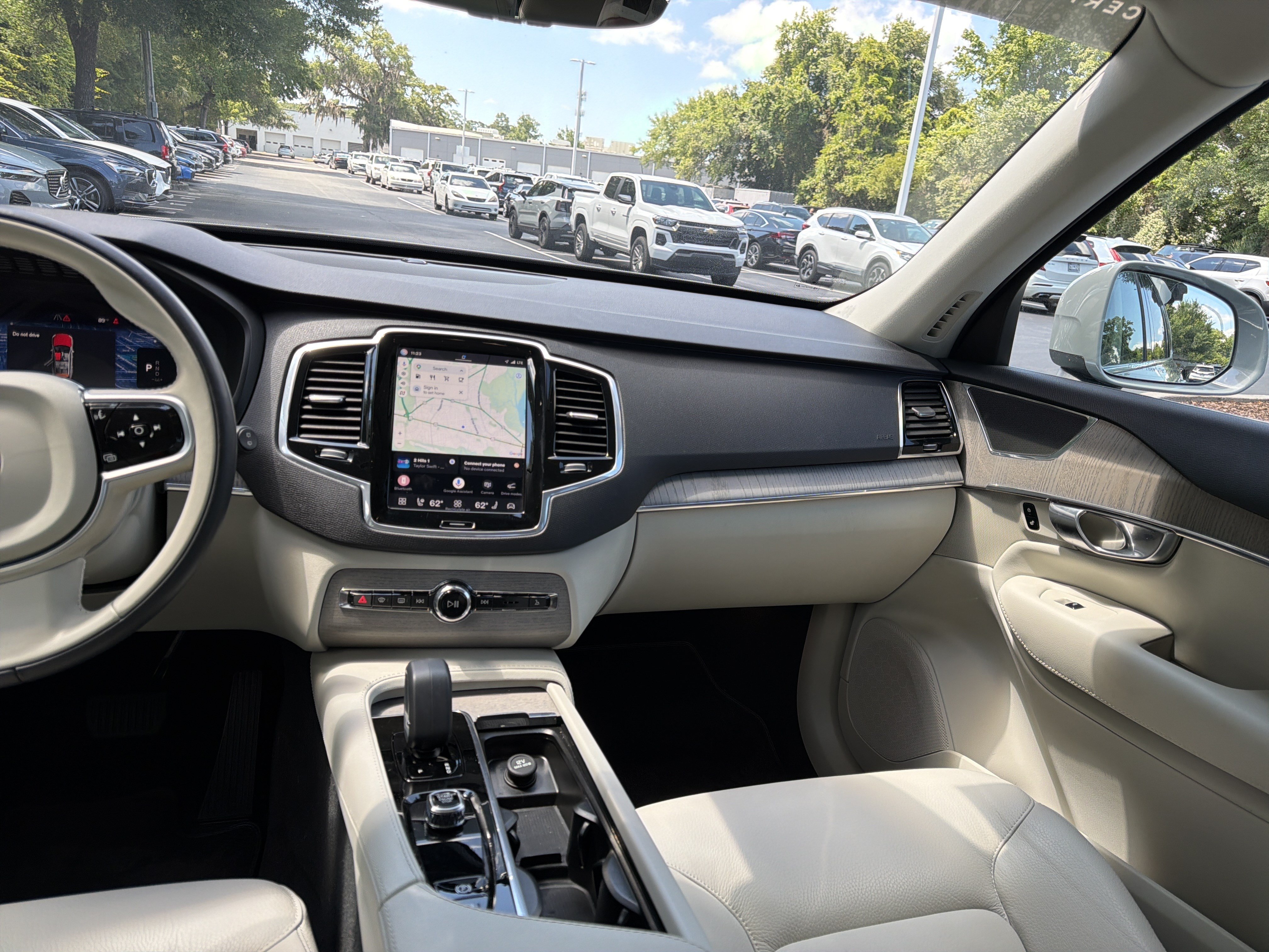 Certified 2025 Volvo XC90 B5 Plus w/ Protection Package Premier AWD/4WD image 31