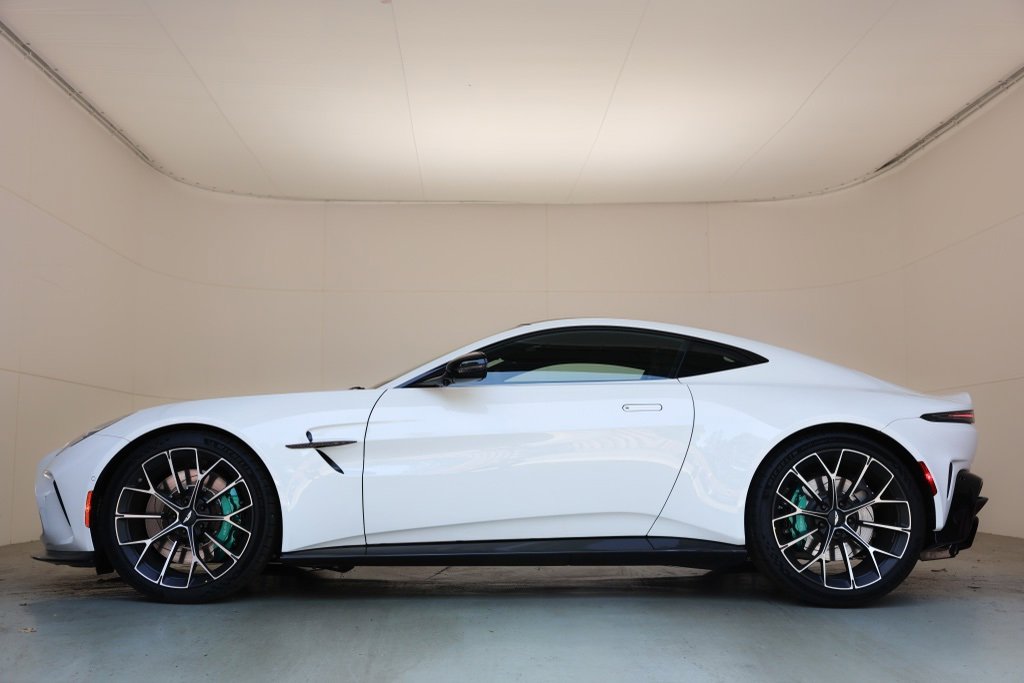 New 2025 Aston Martin V8 Vantage Coupe image 4