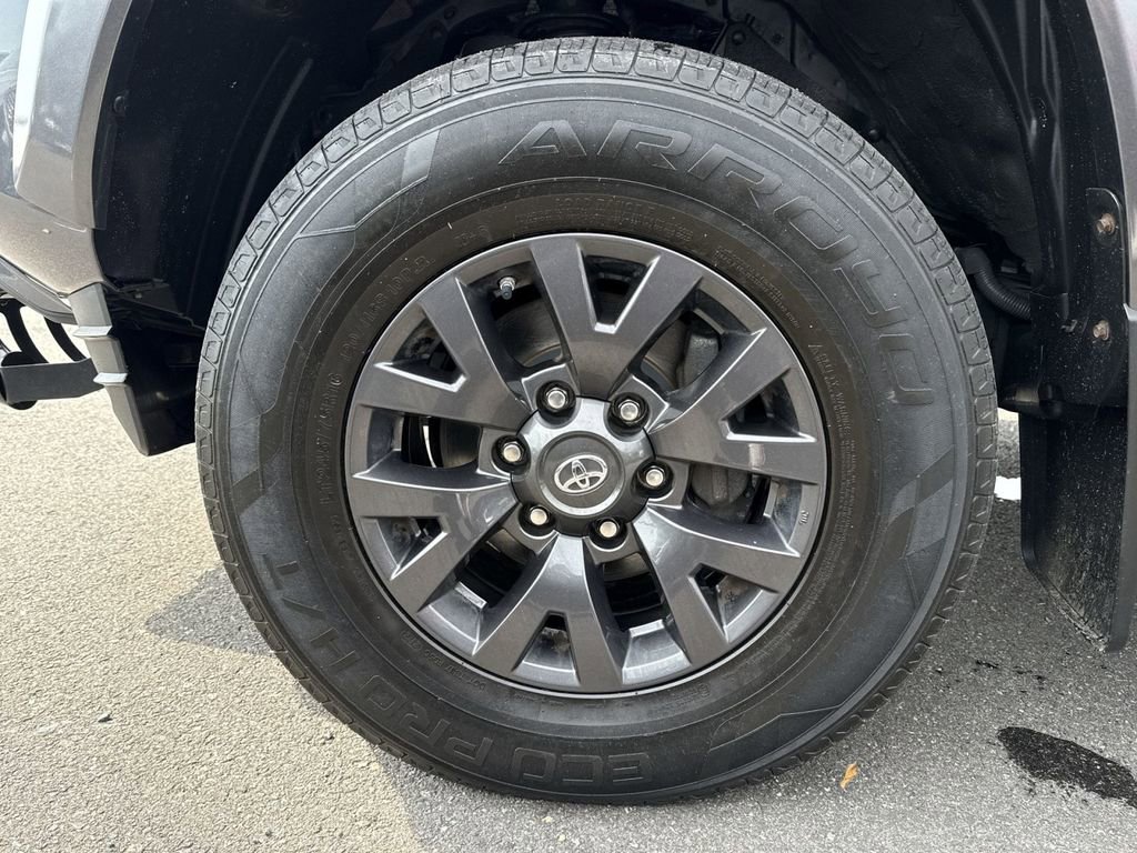 Used 2020 Toyota Tacoma SR5 image 12