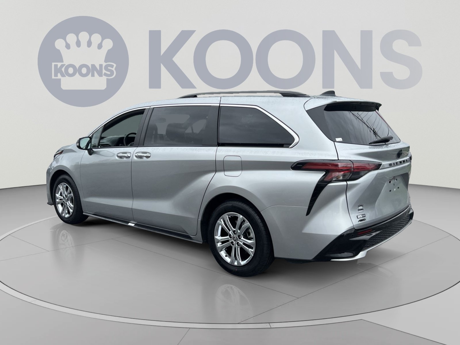 Used 2023 Toyota Sienna XSE AWD/4WD image 4