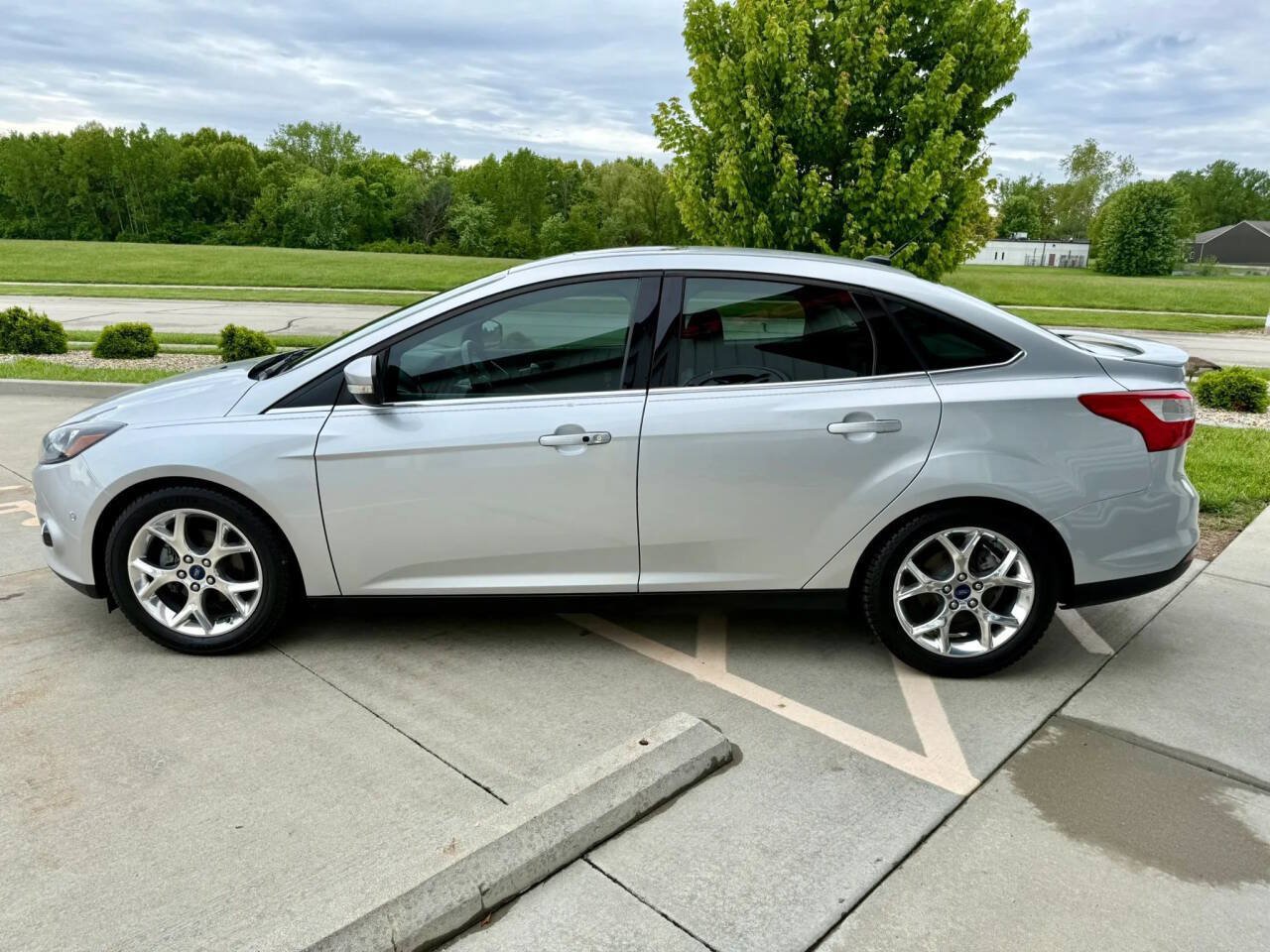 Used 2014 Ford Focus Titanium FWD image 5