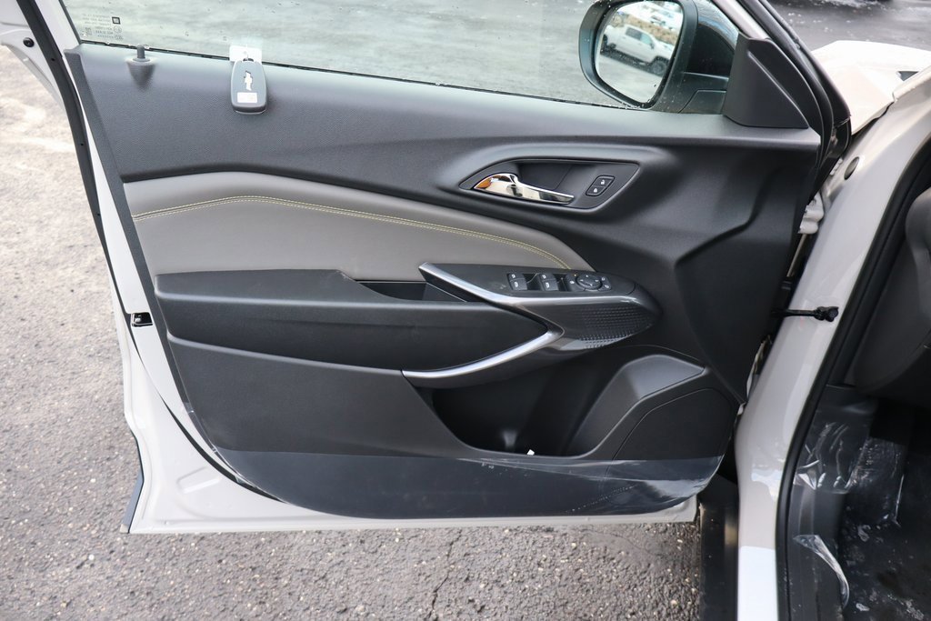 New 2026 Chevrolet Trax ACTIV image 3