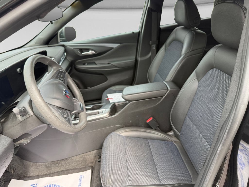 Used 2025 Buick Envista Preferred FWD image 18