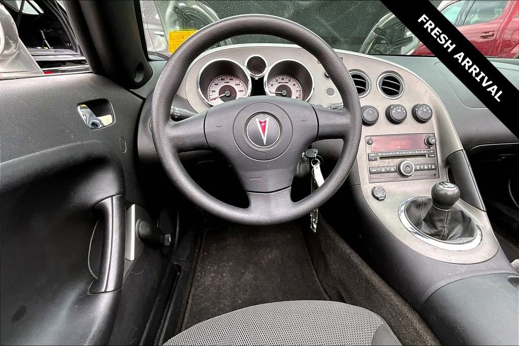 Used 2007 Pontiac Solstice Convertible image 8
