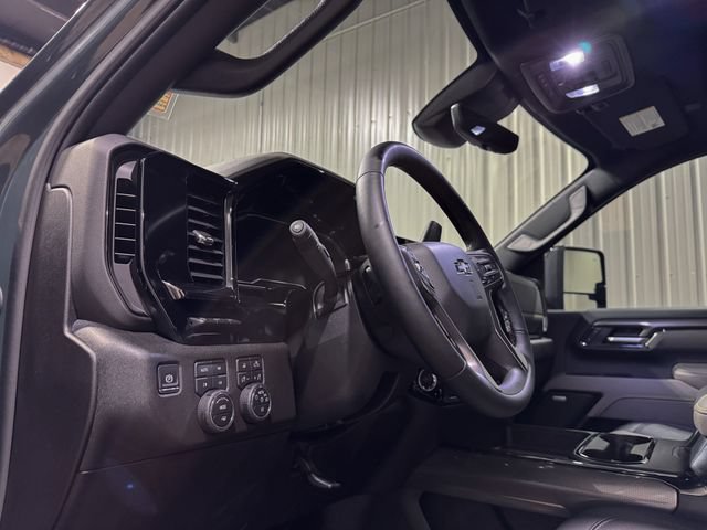 Used 2025 Chevrolet Silverado 2500 ZR2 w/ Technology Package AWD/4WD image 12