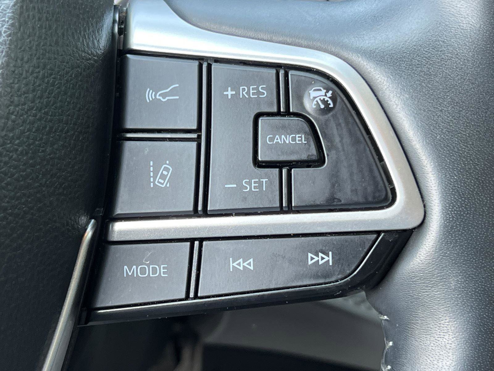 Used 2022 Toyota Highlander Limited image 27