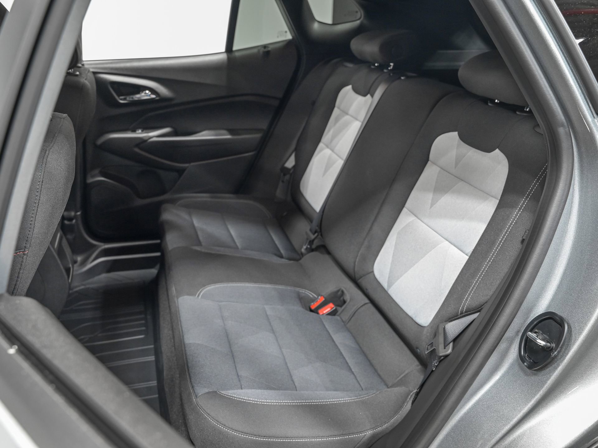 Used 2026 Chevrolet Trax RS FWD image 27