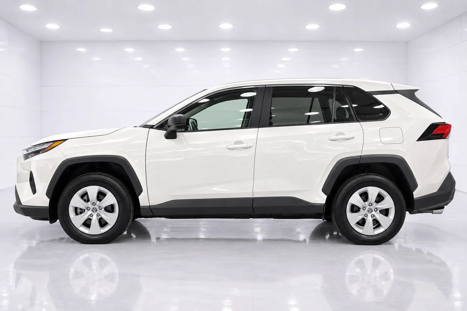 Used 2025 Toyota RAV4 LE AWD/4WD image 2