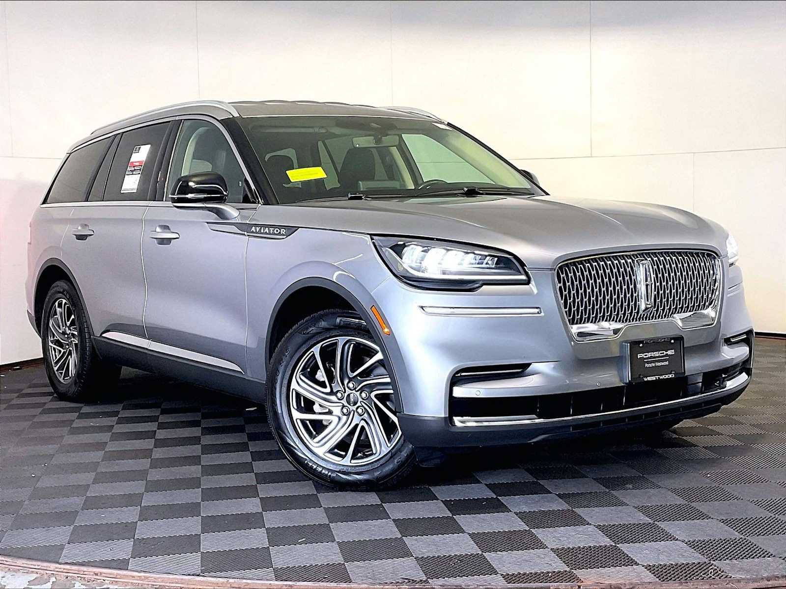 Used 2021 Lincoln Aviator AWD image 9