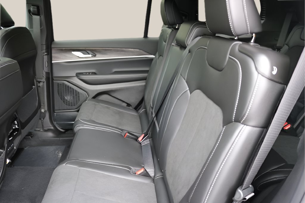 New 2026 Jeep Grand Cherokee L 4WD image 16