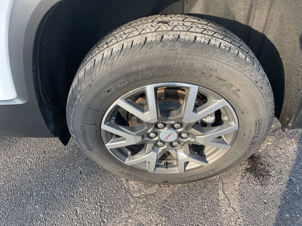 Used 2023 GMC Acadia SLE w/ Driver Convenience Package image 11