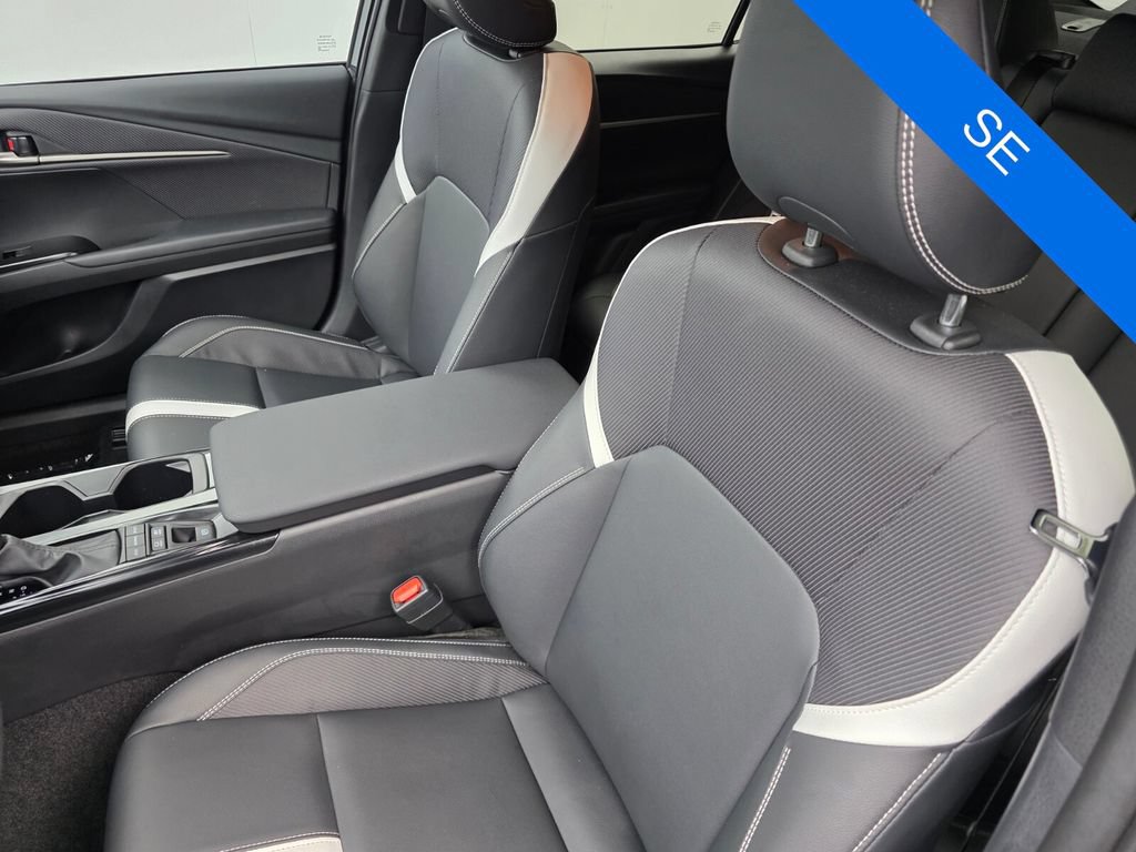 Used 2025 Toyota Camry SE FWD image 11