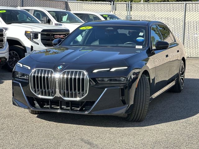 Used 2024 BMW 740i image 8