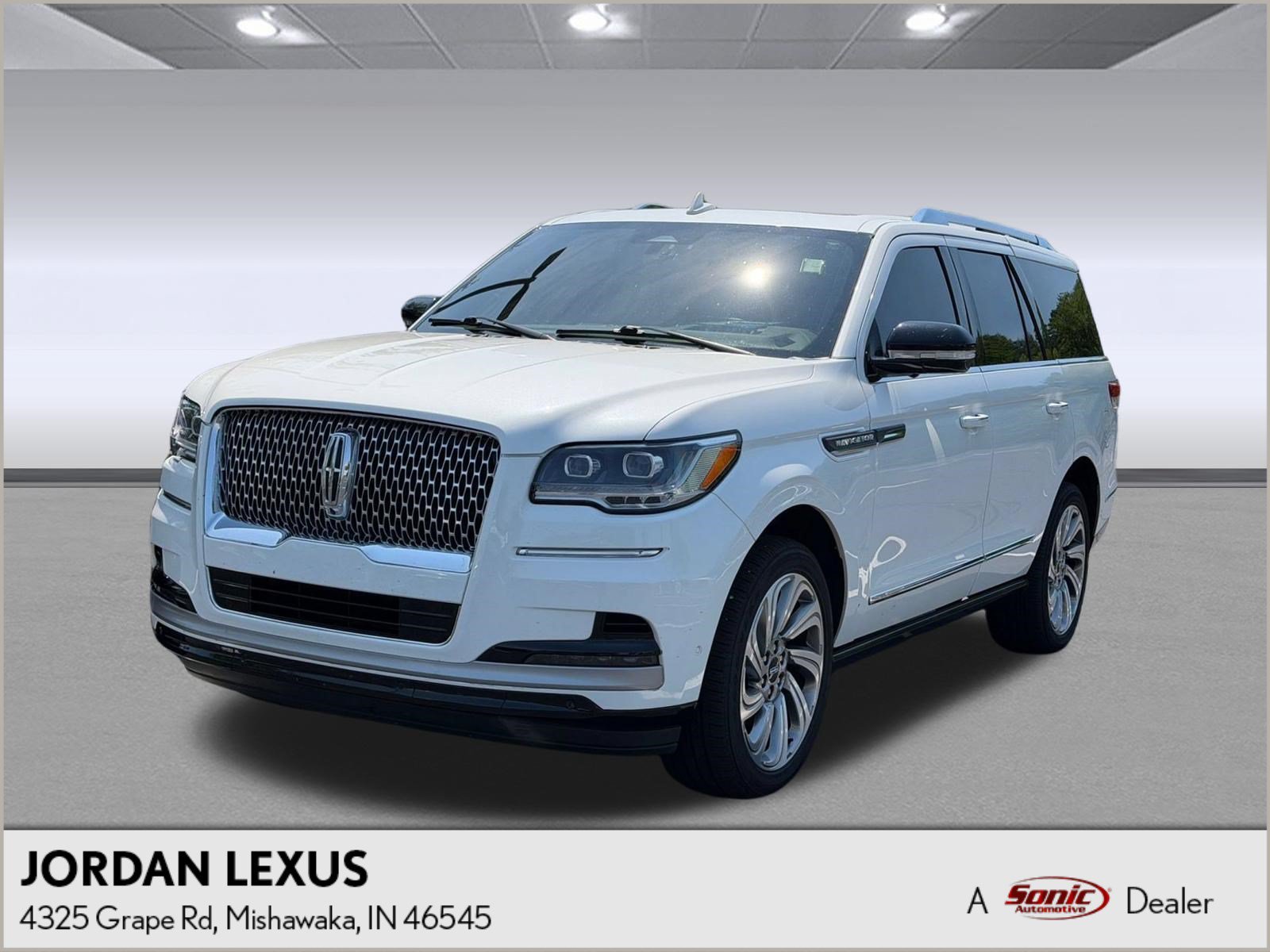 Used 2022 Lincoln Navigator Reserve AWD/4WD image 1