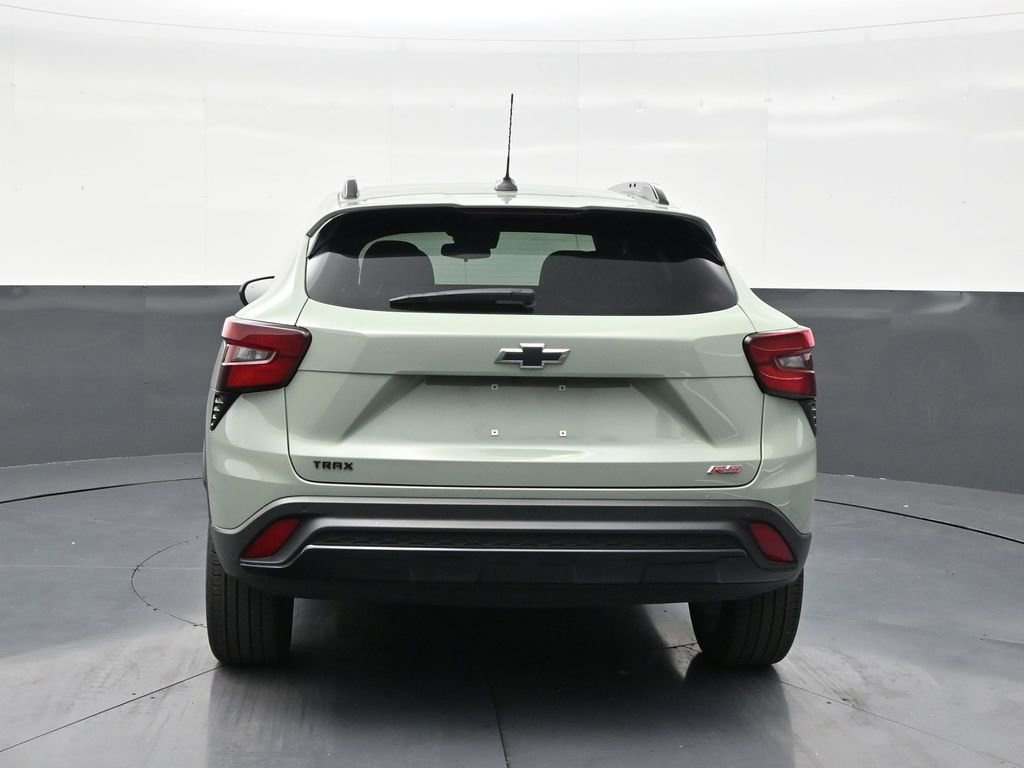 Used 2024 Chevrolet Trax RS w/ Sunroof Package FWD image 4