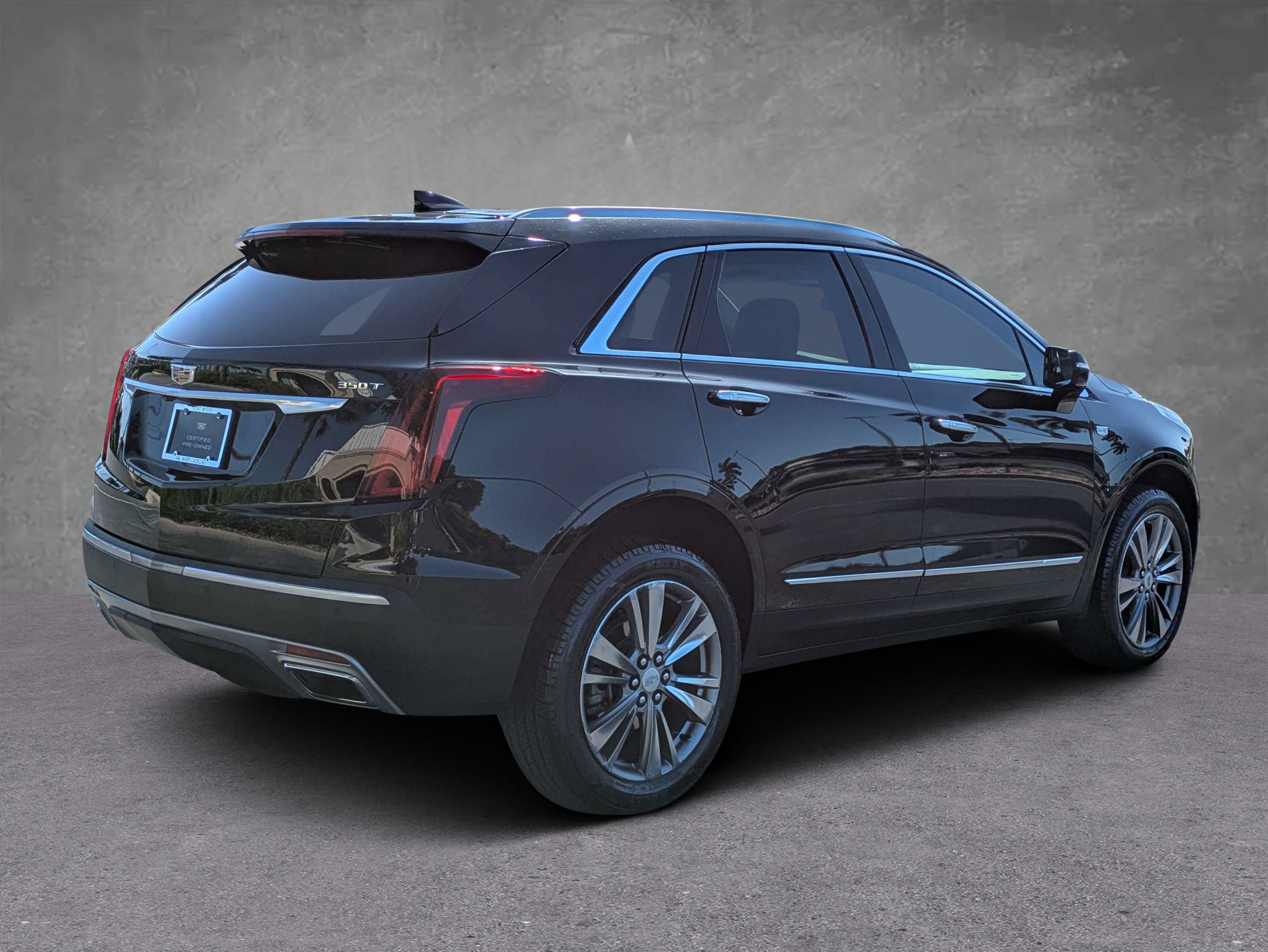 Used 2023 Cadillac XT5 Premium Luxury FWD image 4