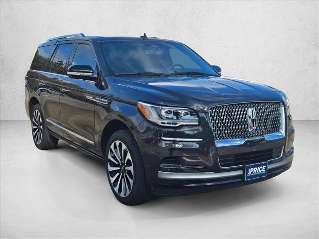 Used 2024 Lincoln Navigator Reserve image 3