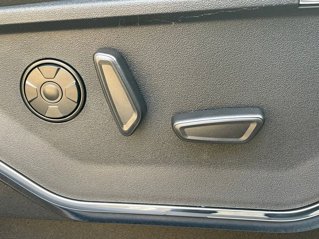 Used 2026 Ford F350 Platinum w/ FX4 Off-Road Package image 16