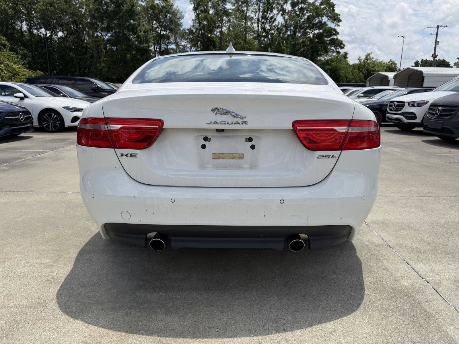 Used 2017 Jaguar XE Premium RWD image 19