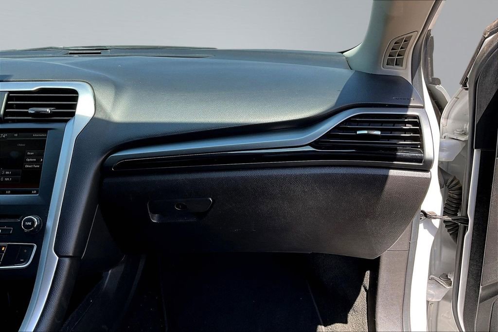 Used 2016 Ford Fusion SE image 17