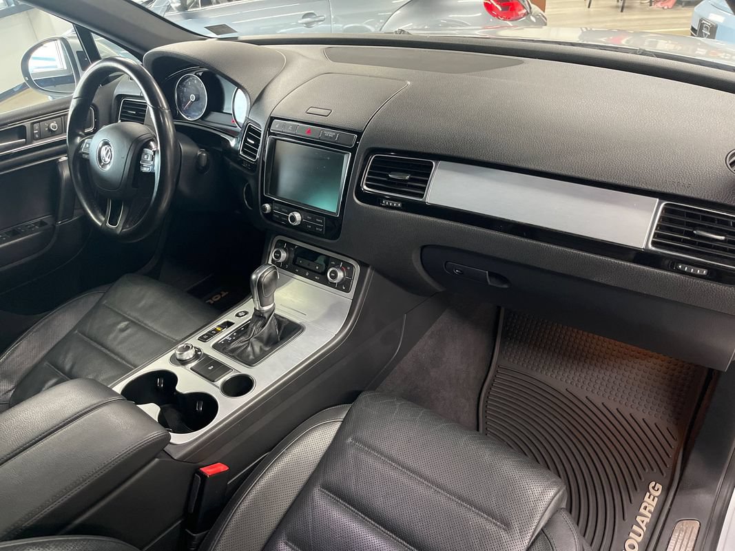 Used 2017 Volkswagen Touareg Wolfsburg Edition AWD/4WD image 51
