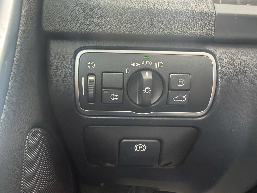 Used 2017 Volvo S60 T5 Dynamic FWD image 19