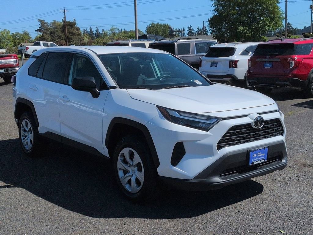 Used 2023 Toyota RAV4 LE AWD/4WD image 7