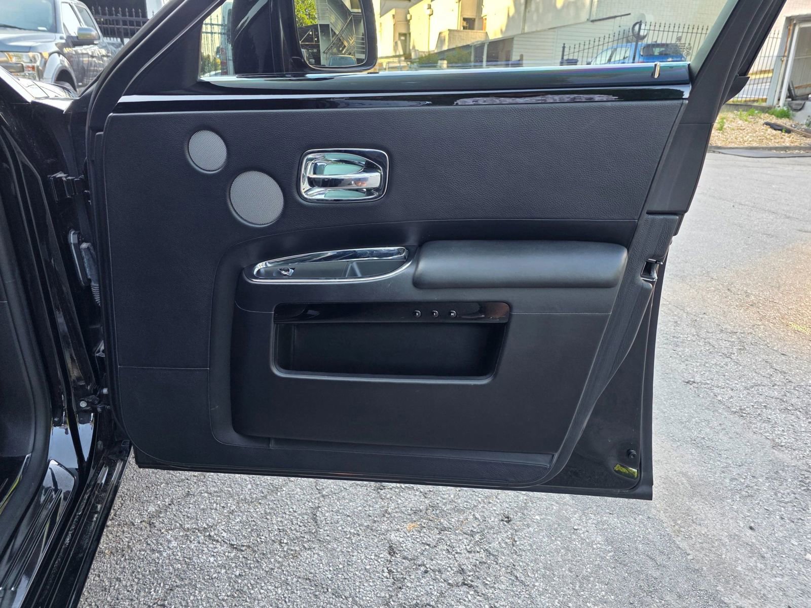 Used 2011 Rolls-Royce Ghost RWD image 38