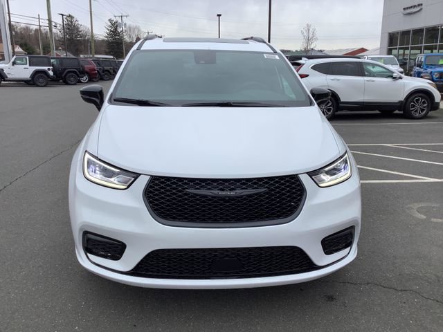 New 2026 Chrysler Pacifica Select image 3