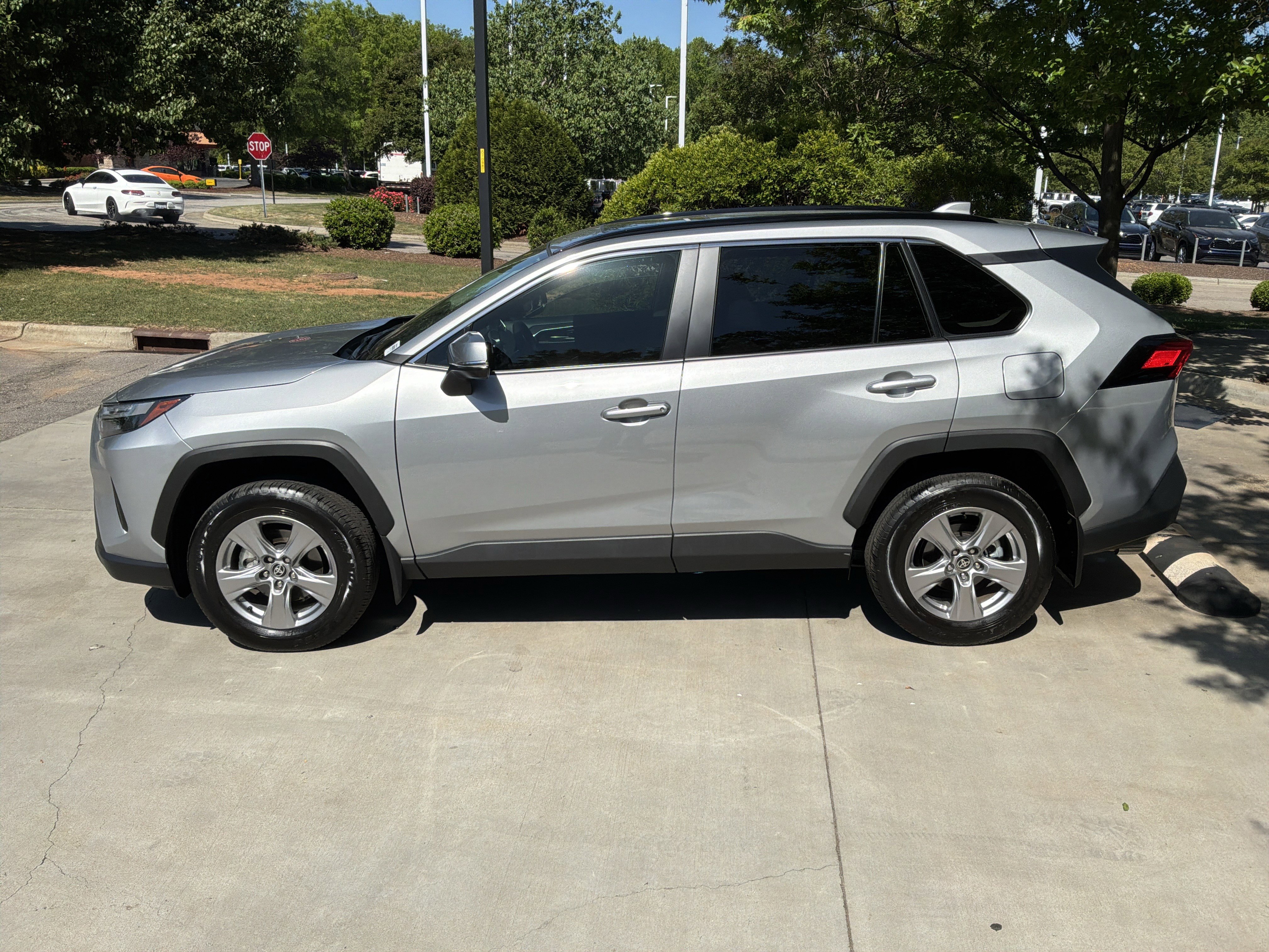 Used 2025 Toyota RAV4 XLE w/ Convenience Package FWD image 7