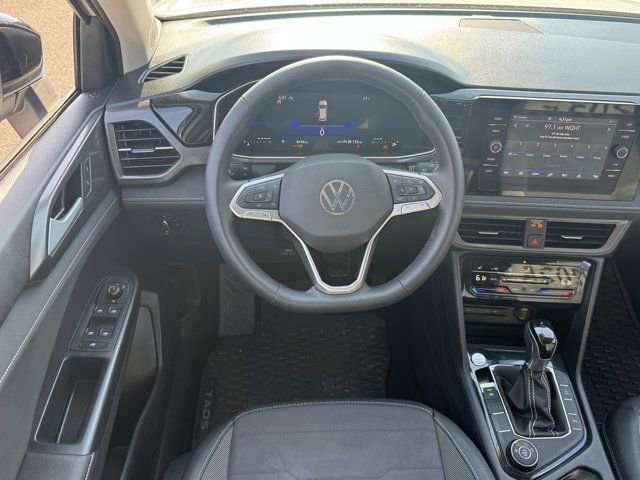 Used 2025 Volkswagen Taos SE image 14