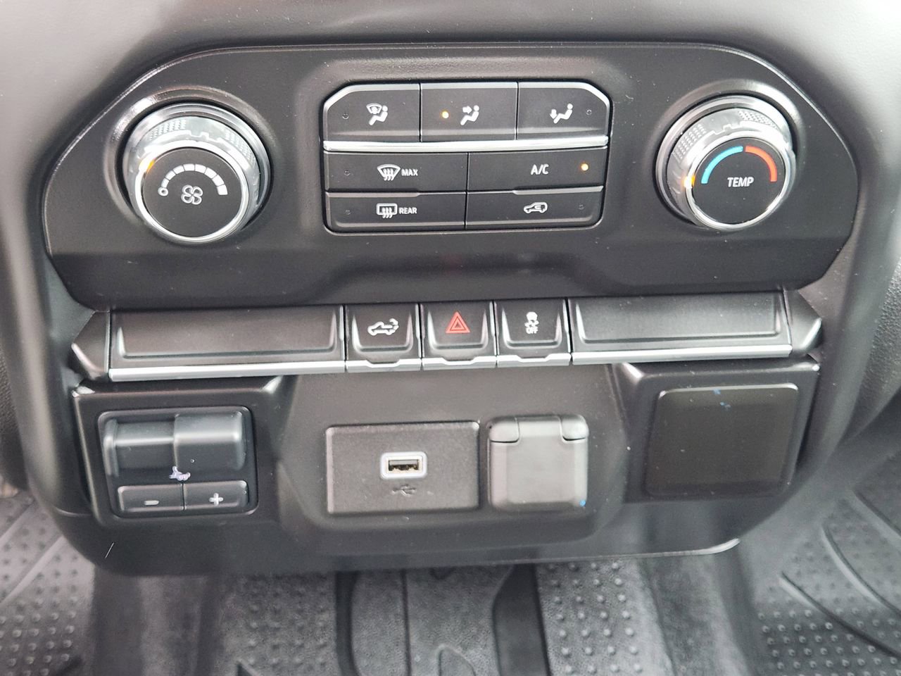 Used 2020 Chevrolet Silverado 1500 Custom w/ Custom Value Package image 18