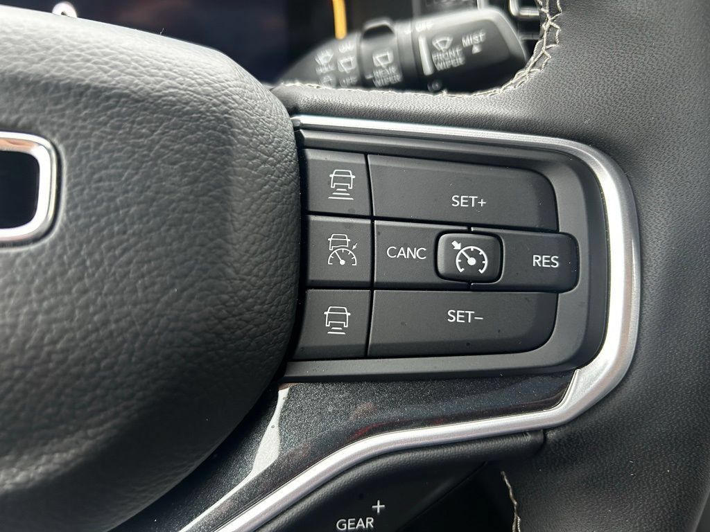 Used 2024 Jeep Wagoneer 4WD w/ Premium Group I image 16