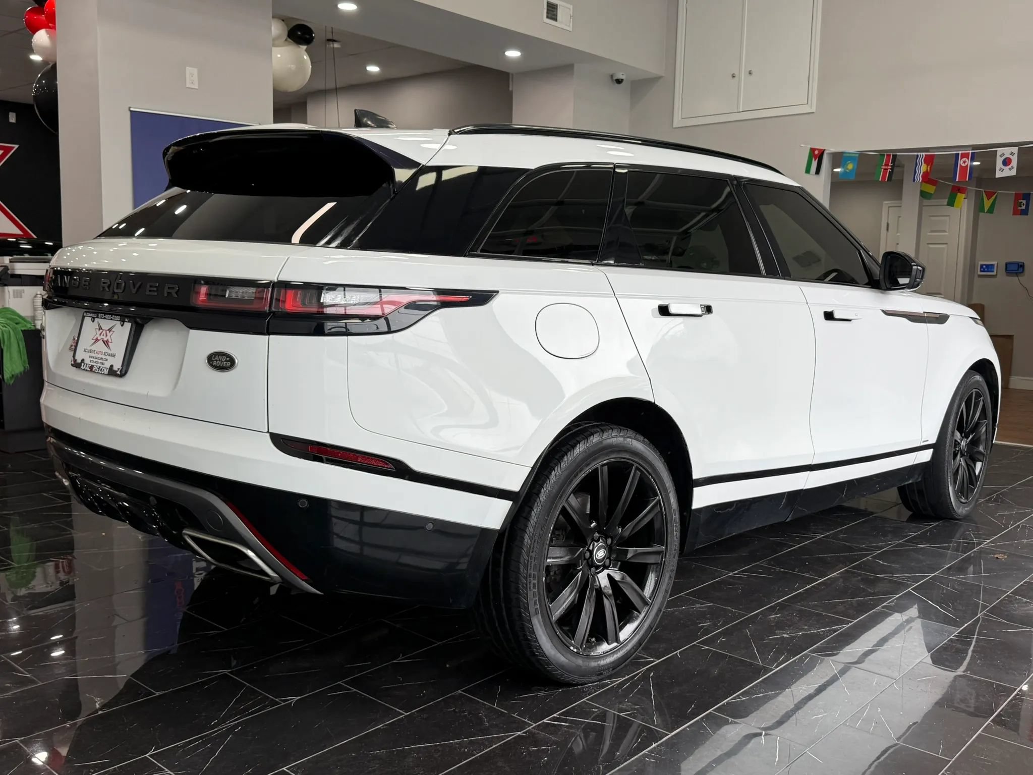 Used 2019 Land Rover Range Rover Velar R-Dynamic SE AWD/4WD image 6
