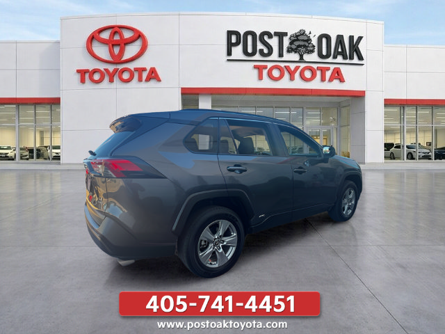 Used 2025 Toyota RAV4 LE AWD/4WD image 8
