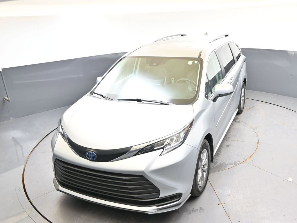 Used 2022 Toyota Sienna LE AWD/4WD image 36
