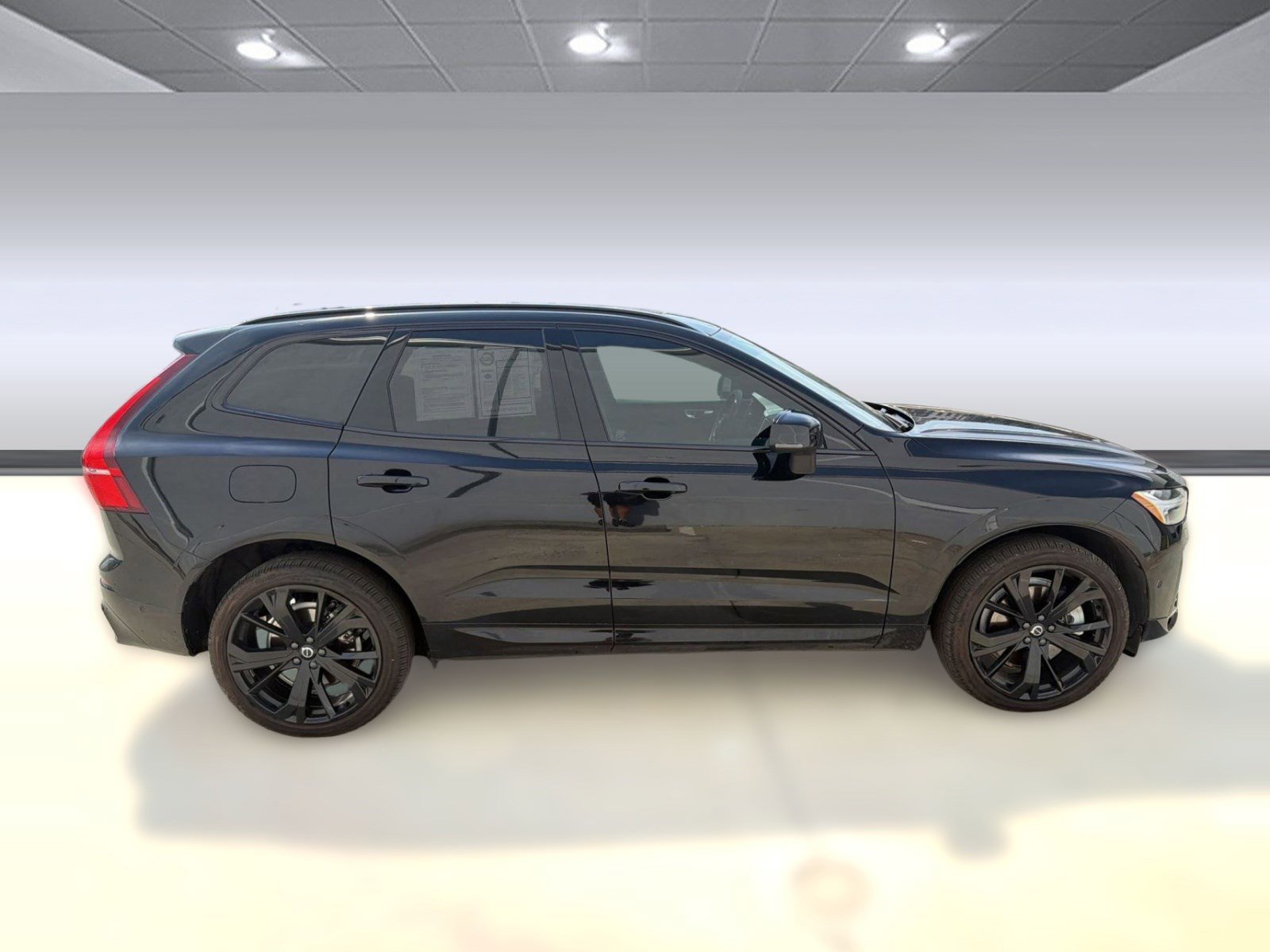 Certified 2024 Volvo XC60 T8 Ultimate w/ Protection Package Premier image 8